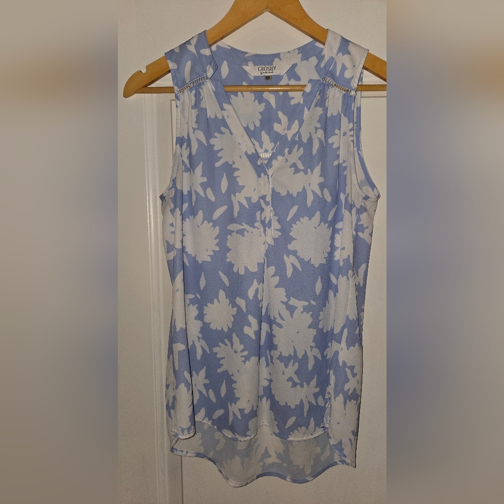 Crosby Sleeveless V-Neck Top with Blue and White Floral Pattern Size XS